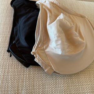 Elegant Black/Cream Women's Warner’s  42D Underwire Bras 2 bras Like New